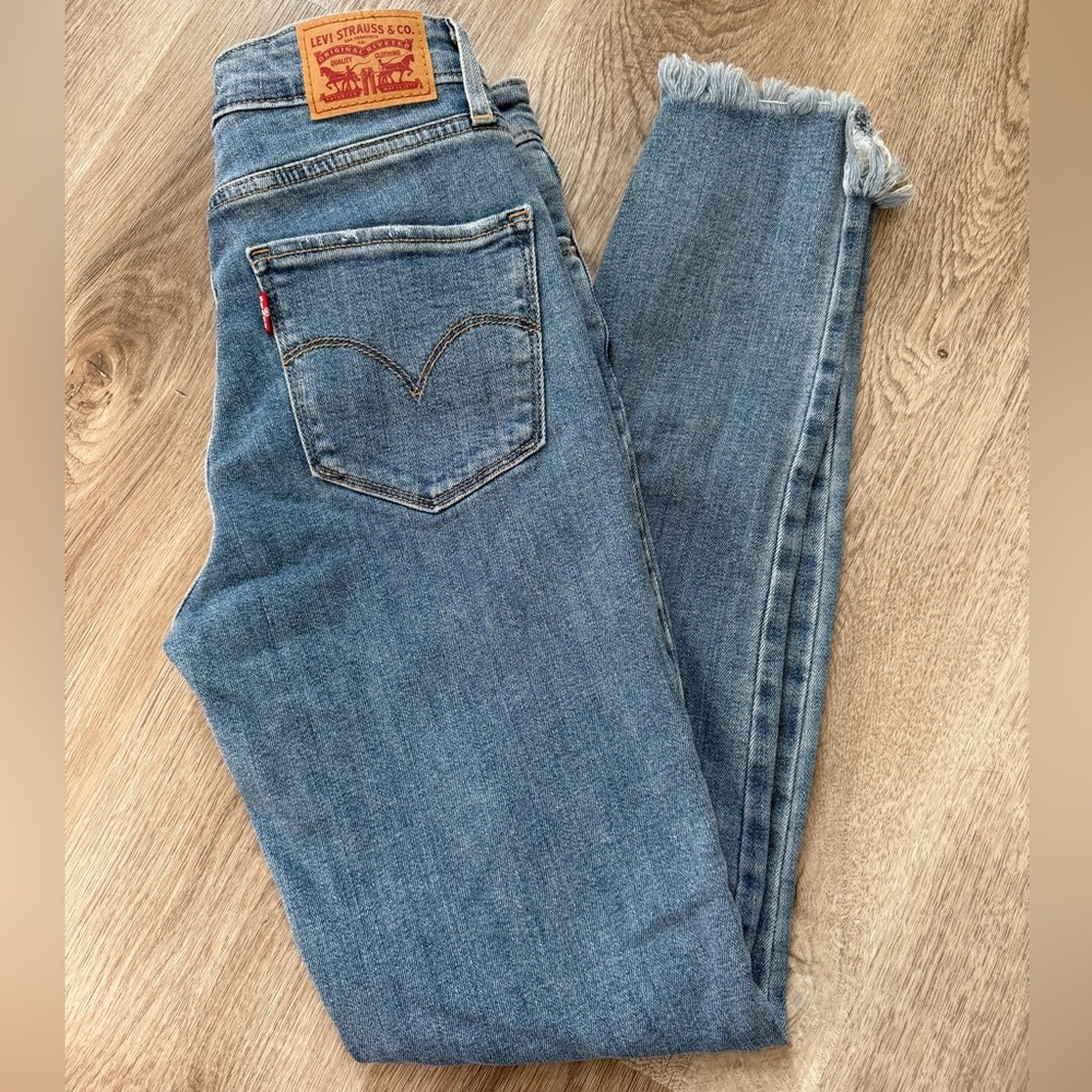 Women’s Levis 721 High-Rise Skinny - Size 26